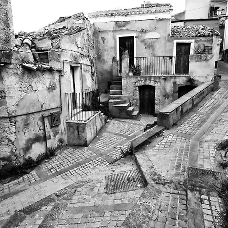 Sopra La Piazza Tatil Evi